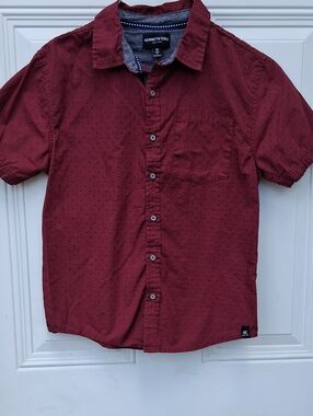 Kenneth Cole Boys' Short Sleeve Button-Down Shirt in Wine Red